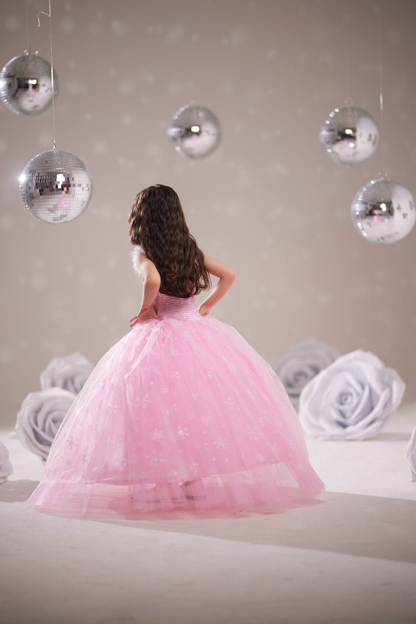 Kız Çocuk Pembe Elsa Temalı Kabarık Tül Kostüm Elbise – Kar Tanesi & Pullu Prenses Elbisesi