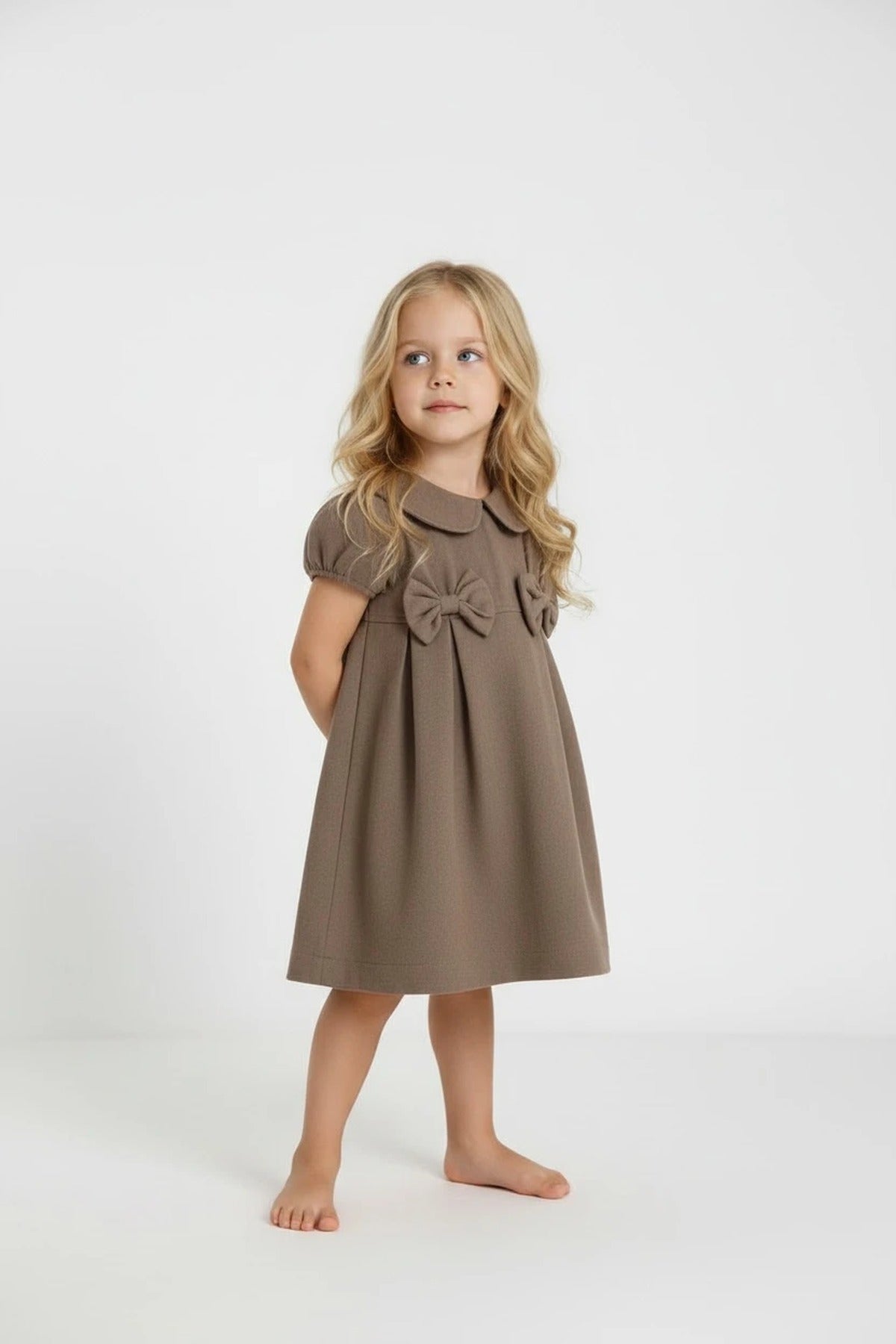 Taş rengi bebe yaka elbise çift fiyonk ve balon kol detayı