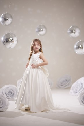 Kız Çocuk Beyaz Prenses Abiye Elbise – Fiyonk Detaylı Özel Tasarım Kız Çocuk Beyaz Prenses Abiye Elbise – Fiyonk Detaylı Özel Tasarım