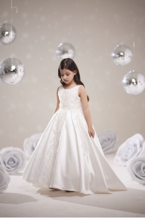 Kız Çocuk Beyaz Dantel İşlemeli Prenses Abiye Elbise – Özel Tasarım Kız Çocuk Beyaz Dantel İşlemeli Prenses Abiye Elbise – Özel Tasarım