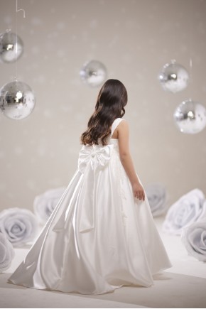 Kız Çocuk Beyaz Dantel İşlemeli Prenses Abiye Elbise – Özel Tasarım Kız Çocuk Beyaz Dantel İşlemeli Prenses Abiye Elbise – Özel Tasarım