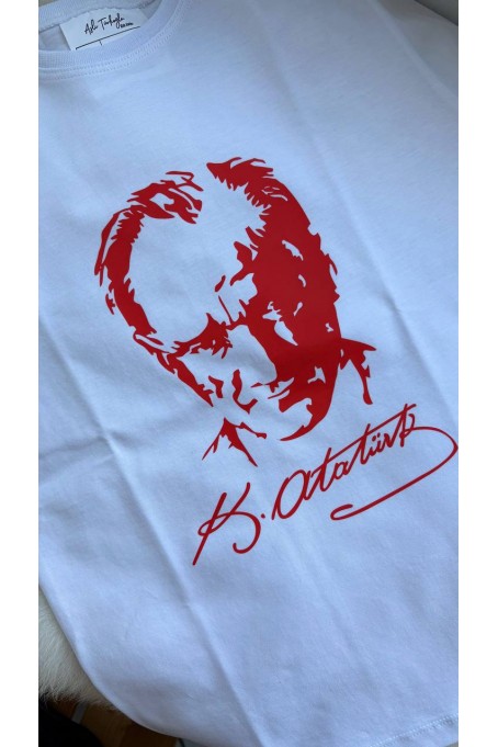 Çocuk Unisex Kırmızı Atatürk Baskılı Tişört Çocuk Unisex Kırmızı Atatürk Baskılı Tişört